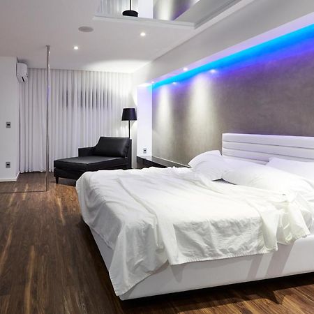 Luv Motel Джойнвил Екстериор снимка
