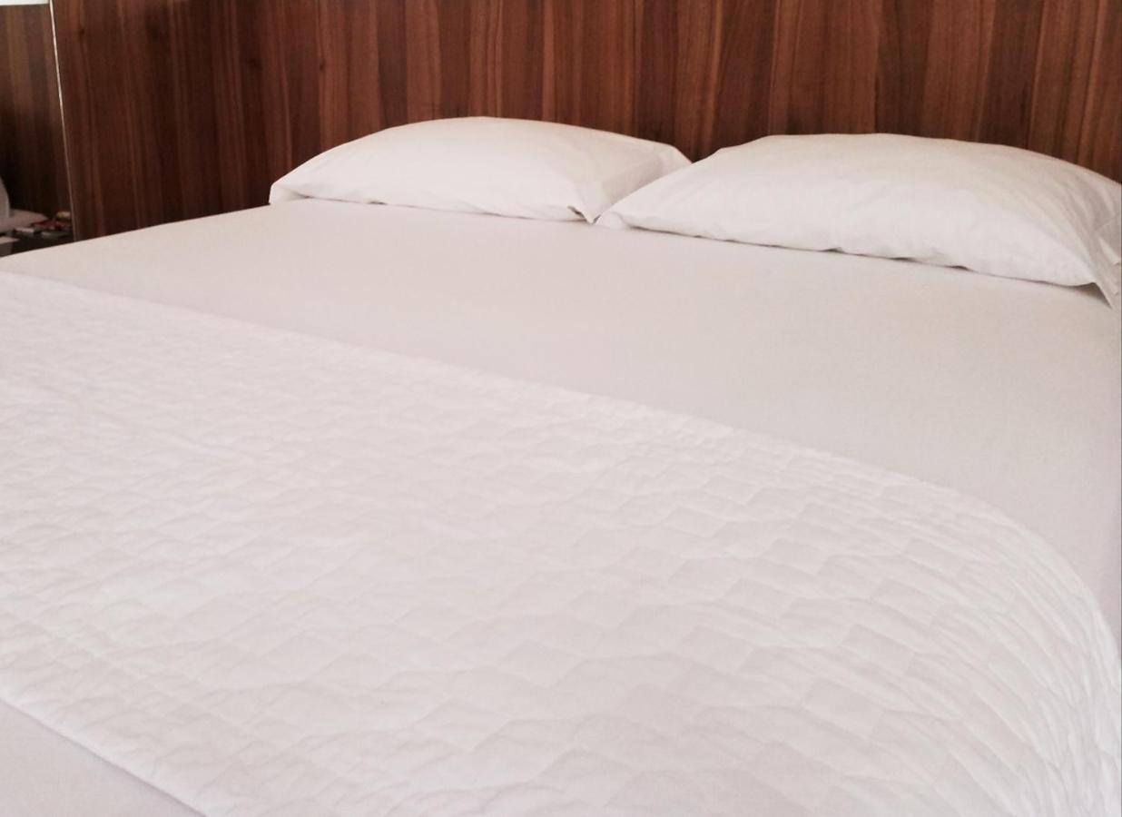Luv Motel Джойнвил Екстериор снимка
