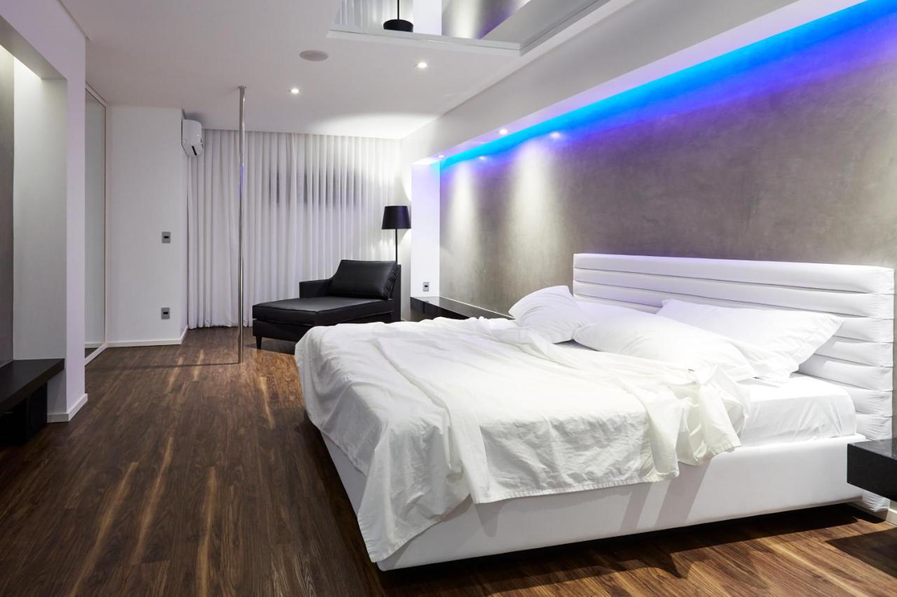 Luv Motel Джойнвил Екстериор снимка